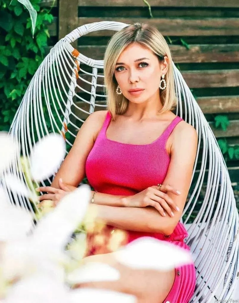 Elena Profile image 2