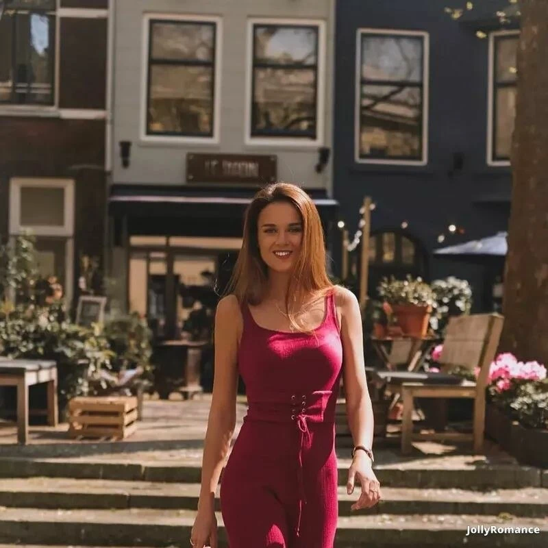 Alina Profile image 2