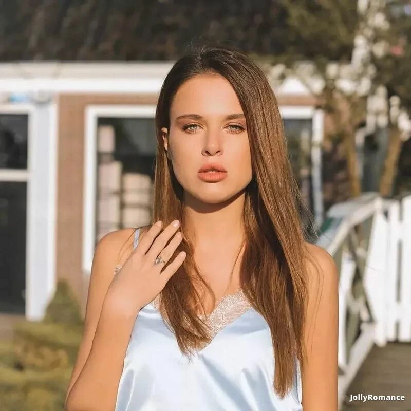 Alina Profile image 3