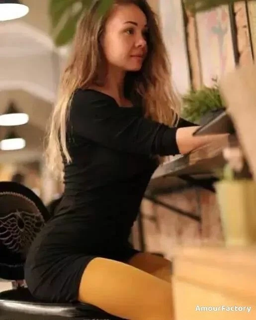 Elena Profile image 3