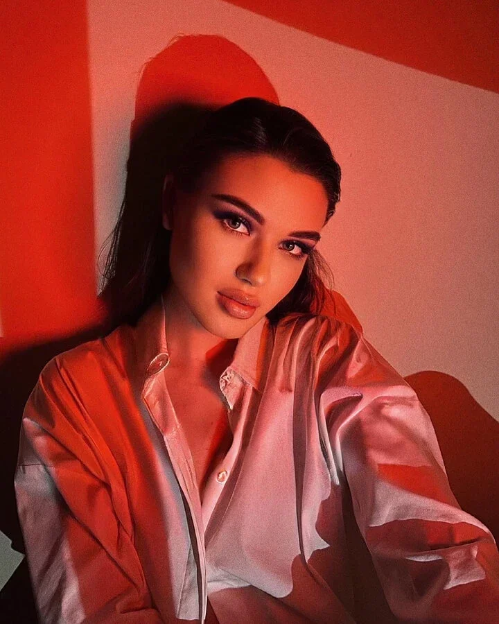 Alina Profile image 4